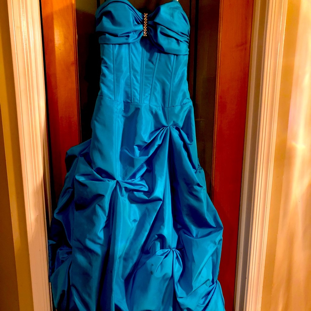 Linda Bernell Prom Dress size 3